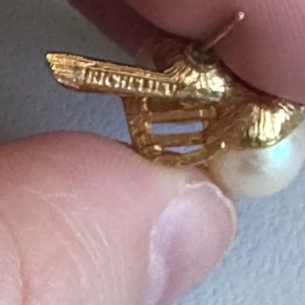 Vintage Richelieu faux pearl open work design swirl pattern gold stud earrings - Picture 4 of 7